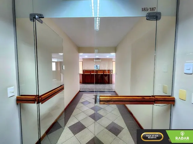 Imagem 7: 120m² internos. Amplo conjunto comercial com ar condicionado, edifício de esquina
