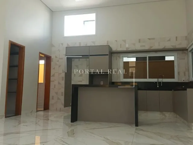 Imagem: A casa possui 3 Dormitórios, 3 Suítes, 5 Banheiros, 4