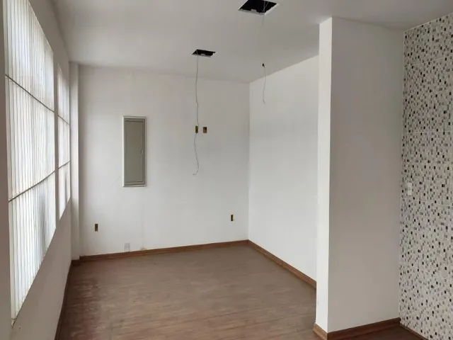 Imagem 5: Vendo / Alugo Prédio Comercial em Campo Grande RJ. Localização: Próximo a faculdade