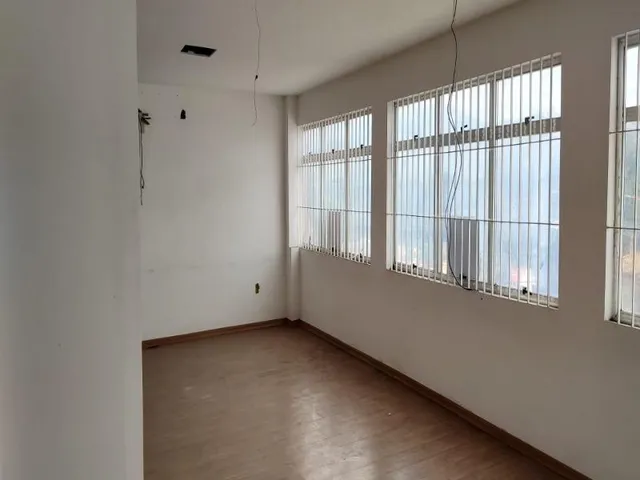 Imagem 6: Vendo / Alugo Prédio Comercial em Campo Grande RJ. Localização: Próximo a faculdade