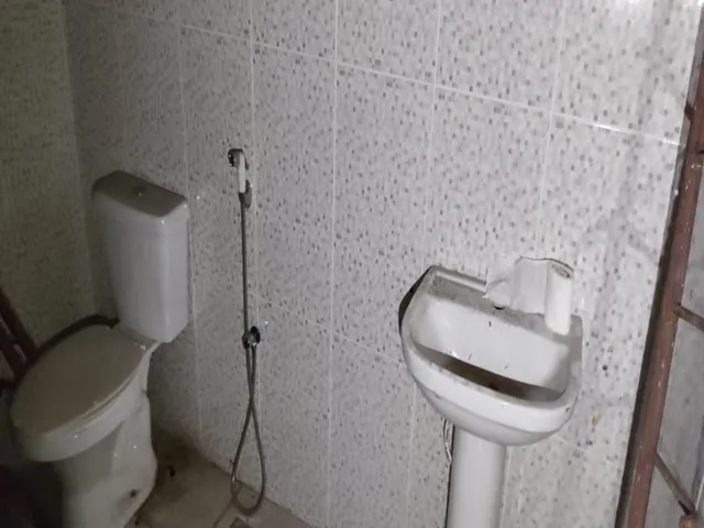 Imagem 9: Vendo / Alugo Prédio Comercial em Campo Grande RJ. Localização: Próximo a faculdade