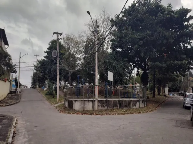 Imagem 6: Vendo casa duplex em condomínio - Campo Grande RJ. LOCALIZAÇÃO: Próximo a escolas