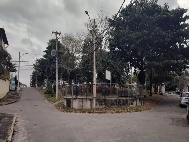 Imagem 9: Vendo casa duplex em condomínio - Campo Grande RJ. LOCALIZAÇÃO: Próximo a escolas