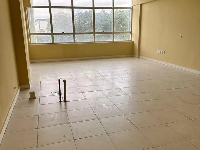 Imagem 2: ALUGO LOJA NO WEST MEDICAL CENTER EM CAMPO GRANDE - RJ Prédio com exuberante fachada
