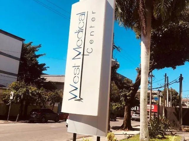 Imagem 4: VENDO SALA NO WEST MEDICAL CENTER EM CAMPO GRANDE - RJ Prédio com exuberante fachada