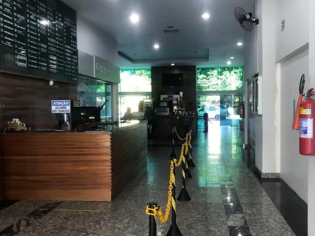 Imagem 5: VENDO SALA NO WEST MEDICAL CENTER EM CAMPO GRANDE - RJ Prédio com exuberante fachada