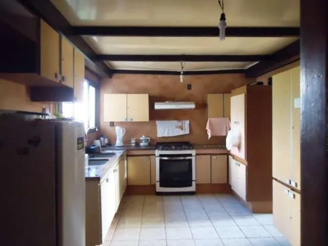 Imagem 2: Imóvel de Luxo à Venda em Salvador-BA: Casa no Caminho das Árvores com 7 Quartos e