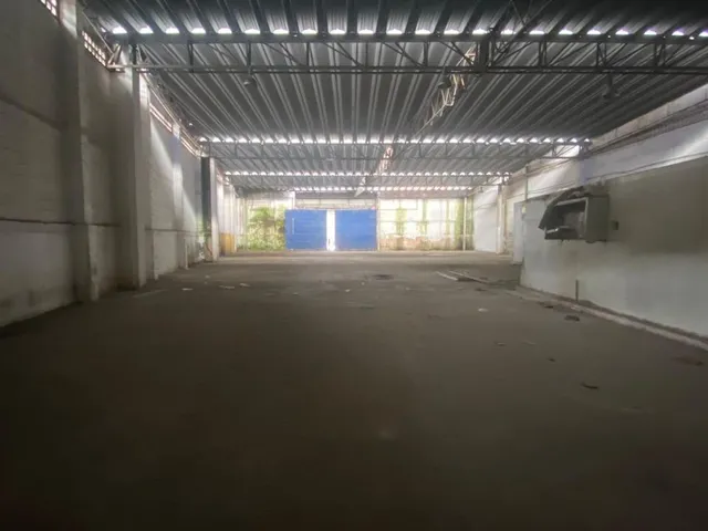 Imagem 4: Galpão Comercial à Venda em Salvador-BA, Bairro Comércio: 1 Sala, 3 Banheiros, 10