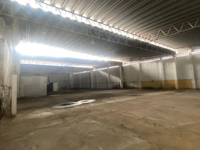 Imagem 2: Galpão Comercial à Venda em Salvador-BA, Bairro Comércio: 1 Sala, 3 Banheiros, 10