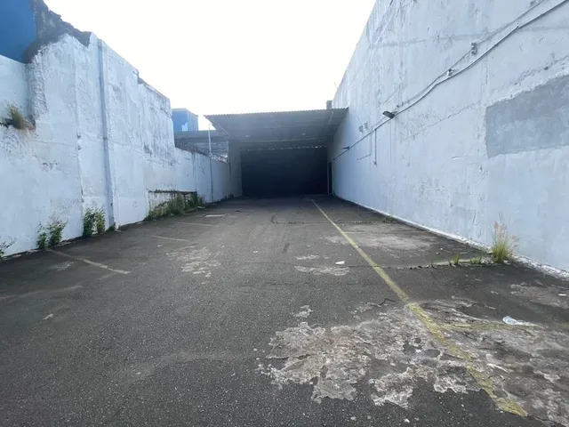 Imagem 8: Galpão Comercial à Venda em Salvador-BA, Bairro Comércio: 1 Sala, 3 Banheiros, 10