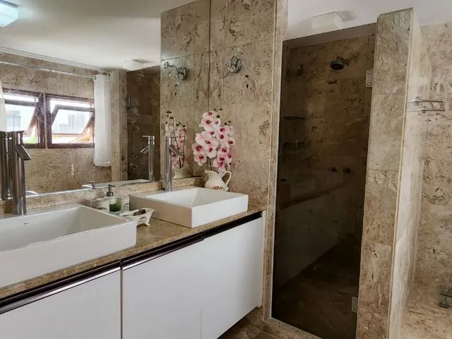 Imagem 7: Casa de Luxo à Venda em Condomínio Exclusivo no Itaigara: 5 Quartos, 5 Suítes, 3