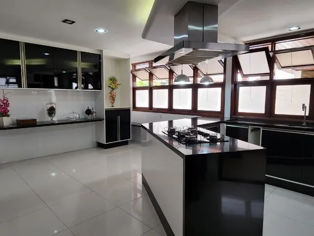 Imagem 14: Casa de Luxo à Venda em Condomínio Exclusivo no Itaigara: 5 Quartos, 5 Suítes, 3