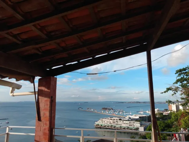 Imagem 8: Imóvel à Venda em Salvador-BA: Casa com 7 Quartos e 3 Suítes no Bairro Dois de Julho!