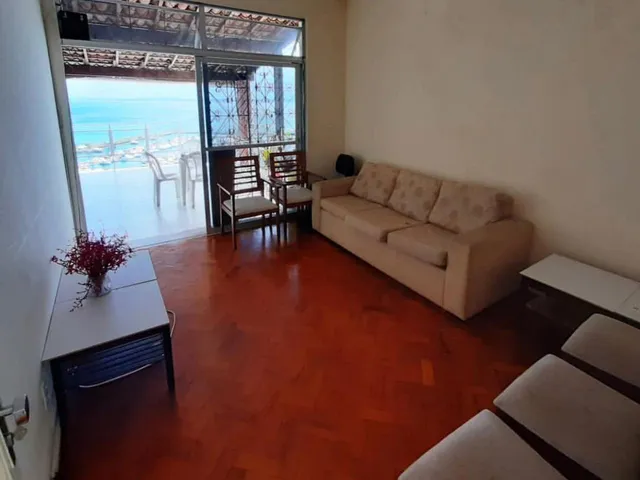 Imagem 3: Imóvel à Venda em Salvador-BA: Casa com 7 Quartos e 3 Suítes no Bairro Dois de Julho!
