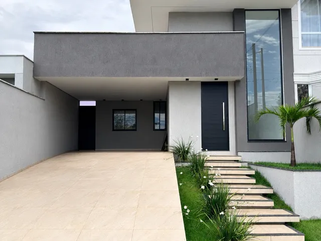 Imagem: A casa possui 3 Dormitórios, 1 Suíte, 2 Banheiros, 2