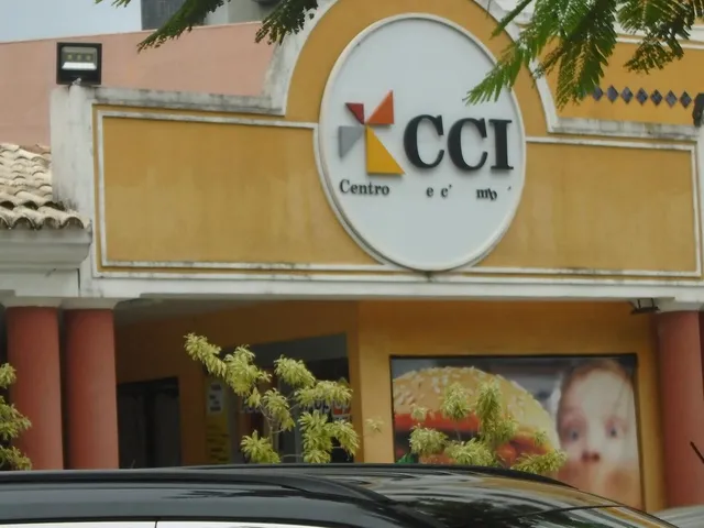 Imagem: Centro Comercial do Imbuí, Loja U, Imbuí