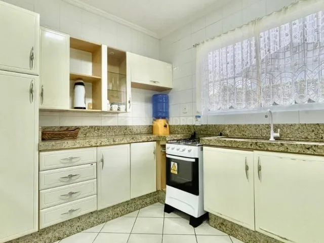 Imagem 3: Sobrado Duplex na Quadra do Mar! 2 Suítes, Churrasqueira e 2 Vagas de Garagem Privativas