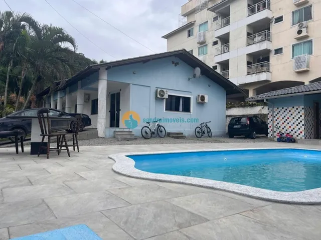Imagem 9: Ampla casa completamente climatizada, com 5 dormitórios, área de lazer com piscina