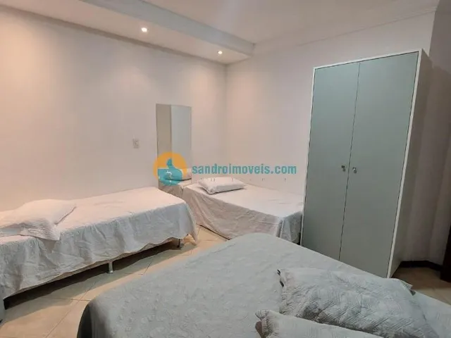 Imagem 3: Ampla casa completamente climatizada, com 5 dormitórios, área de lazer com piscina