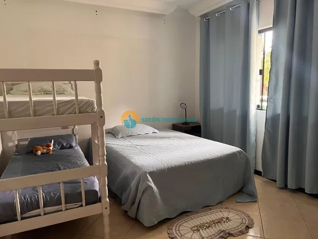 Imagem 4: Ampla casa completamente climatizada, com 5 dormitórios, área de lazer com piscina