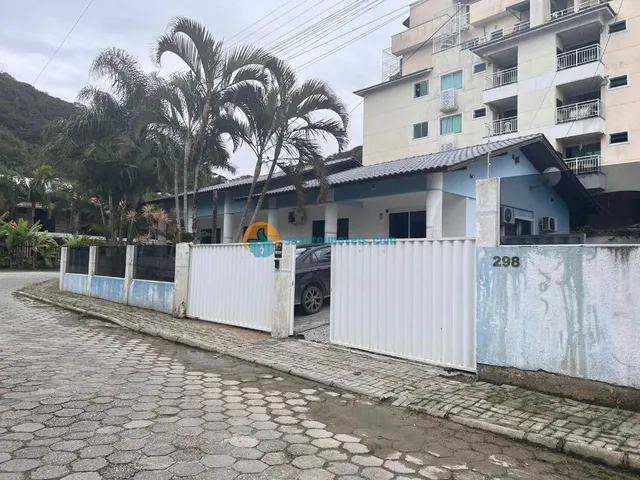 Imagem 16: Ampla casa completamente climatizada, com 5 dormitórios, área de lazer com piscina