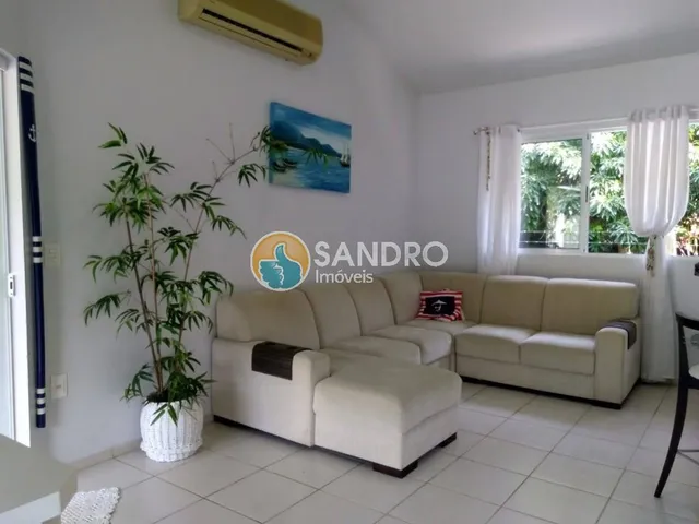 Imagem 14: Casa a Apenas 100M da Praia da Conceição À Venda em Bombinhas! 5 Quartos, 4 Suítes, 5 Banheiros, Piscina..