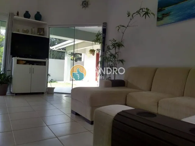 Imagem 5: Casa a Apenas 100M da Praia da Conceição À Venda em Bombinhas! 5 Quartos, 4 Suítes, 5 Banheiros, Piscina..