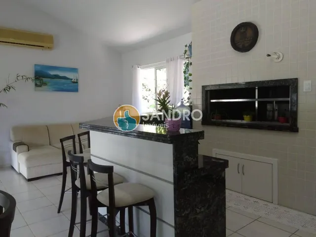 Imagem 6: Casa a Apenas 100M da Praia da Conceição À Venda em Bombinhas! 5 Quartos, 4 Suítes, 5 Banheiros, Piscina..