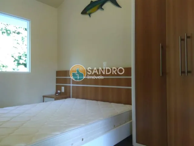 Imagem 13: Casa a Apenas 100M da Praia da Conceição À Venda em Bombinhas! 5 Quartos, 4 Suítes, 5 Banheiros, Piscina..