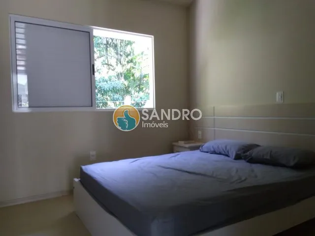 Imagem 11: Casa a Apenas 100M da Praia da Conceição À Venda em Bombinhas! 5 Quartos, 4 Suítes, 5 Banheiros, Piscina..