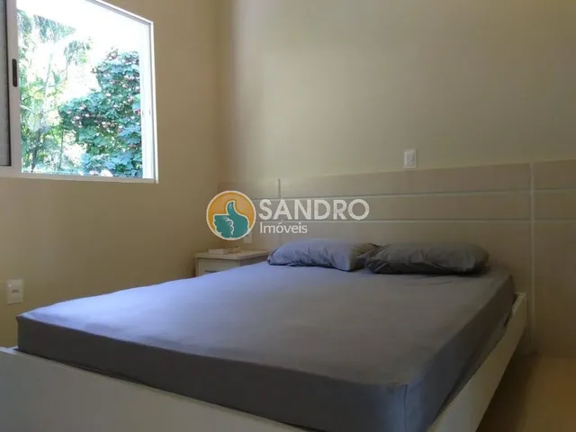 Imagem 16: Casa a Apenas 100M da Praia da Conceição À Venda em Bombinhas! 5 Quartos, 4 Suítes, 5 Banheiros, Piscina..