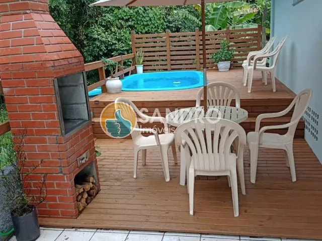 Imagem 12: Casa a Apenas 100M da Praia da Conceição À Venda em Bombinhas! 5 Quartos, 4 Suítes, 5 Banheiros, Piscina..