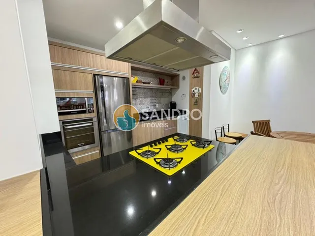 Imagem 2: Cobertura de Alto Padrão À Venda em Bombas - 234M², 3 Suítes, Mobiliado e a 230M da Praia!