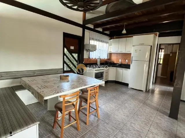 Imagem 4: Casa Grande com Piscina para Temporada em Bombinhas - 4 Quartos, Próxima à Praia de