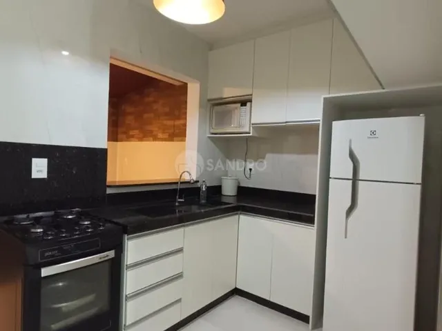 Imagem 4: Sobrado Duplex À Venda na Praia de Bombas - 2 Quartos, Cozinha Mobiliada e Churrasqueira