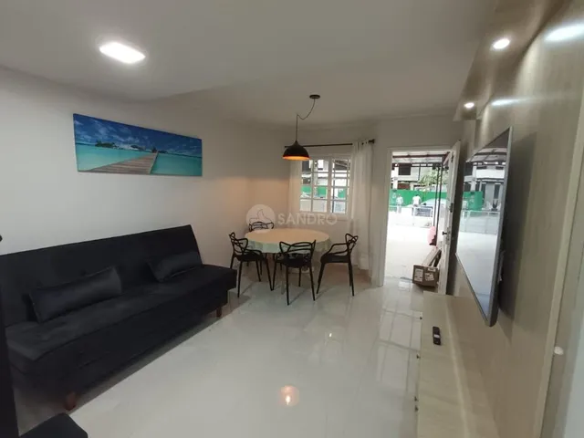 Imagem 5: Sobrado Duplex À Venda na Praia de Bombas - 2 Quartos, Cozinha Mobiliada e Churrasqueira