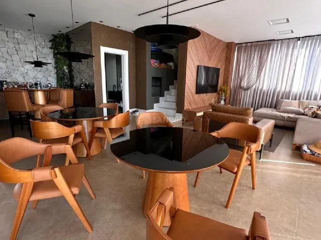 Imagem 5: Casa de Luxo com Vista Mar à Venda no Condomínio Panorâmico em Bombinhas - 4 Suítes e