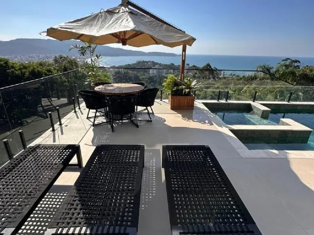 Imagem 13: Casa de Luxo com Vista Mar à Venda no Condomínio Panorâmico em Bombinhas - 4 Suítes e