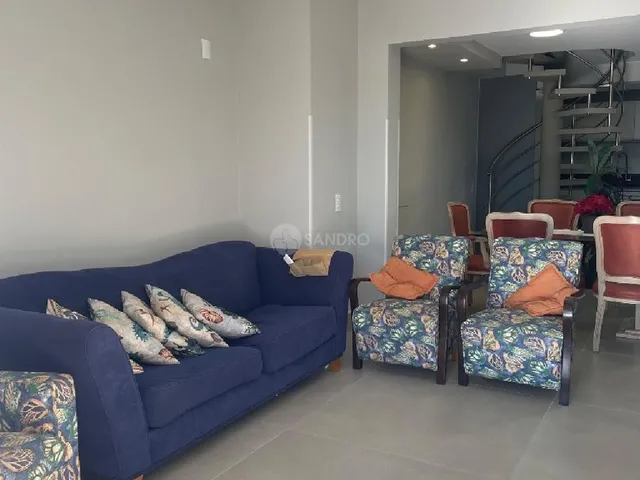 Imagem 7: Casa Beira-Mar com 4 Dormitórios à Venda em Bombinhas - Suíte, Acessibilidade e