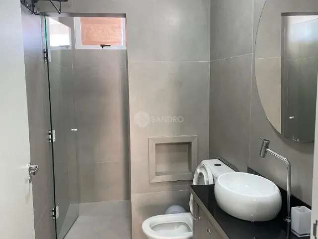 Imagem 6: Casa Beira-Mar com 4 Dormitórios à Venda em Bombinhas - Suíte, Acessibilidade e