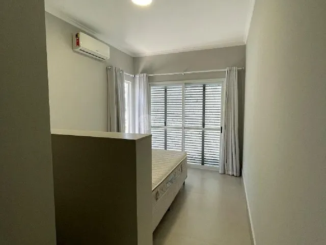 Imagem 4: Casa Beira-Mar com 4 Dormitórios à Venda em Bombinhas - Suíte, Acessibilidade e