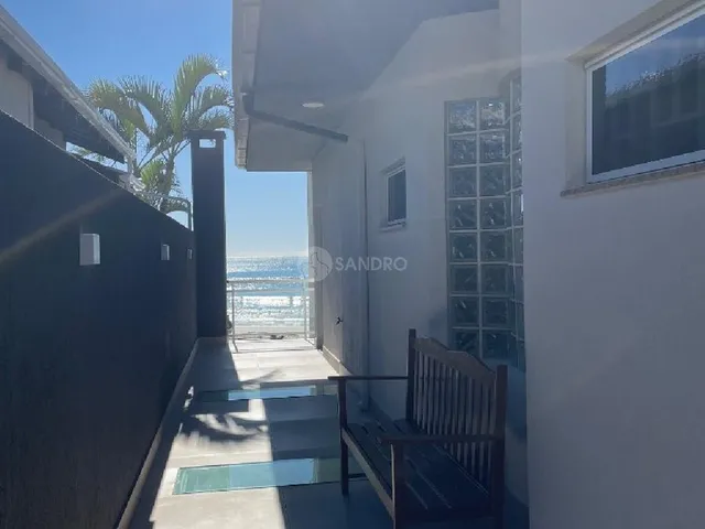 Imagem 11: Casa Beira-Mar com 4 Dormitórios à Venda em Bombinhas - Suíte, Acessibilidade e