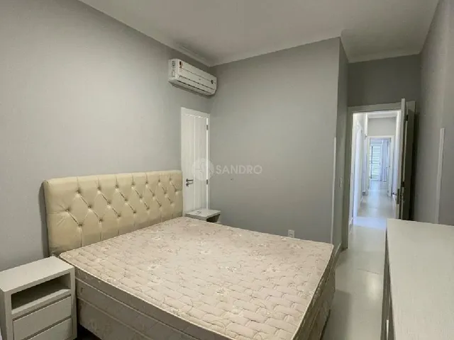 Imagem 9: Casa Beira-Mar com 4 Dormitórios à Venda em Bombinhas - Suíte, Acessibilidade e