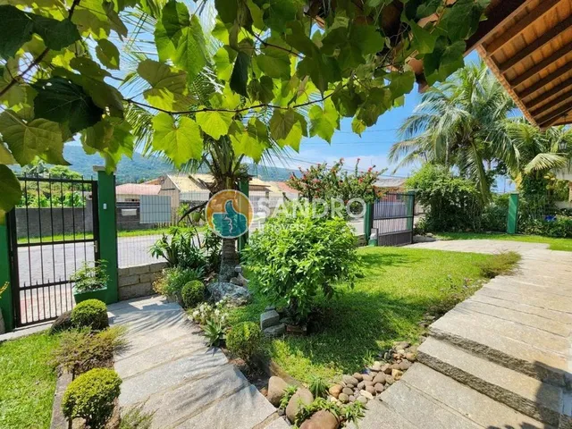 Imagem 7: Ampla casa de esquina a venda - com piscina e mezanino