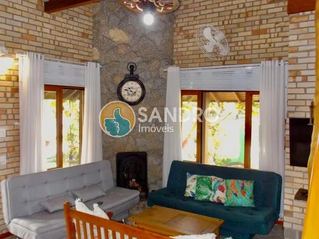 Imagem 6: Ampla casa de esquina a venda - com piscina e mezanino