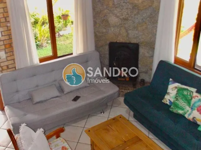 Imagem 3: Ampla casa de esquina a venda - com piscina e mezanino