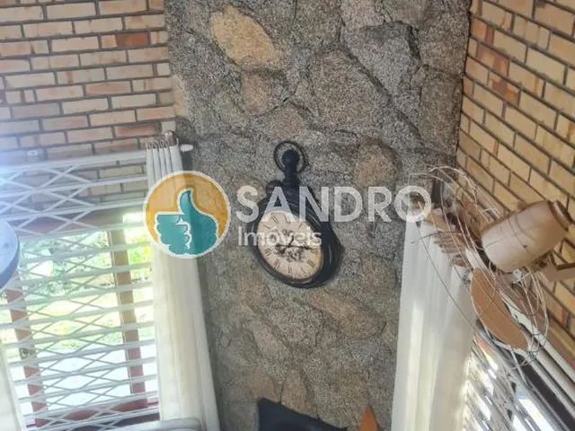 Imagem 4: Ampla casa de esquina a venda - com piscina e mezanino