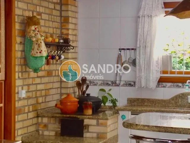 Imagem 16: Ampla casa de esquina a venda - com piscina e mezanino