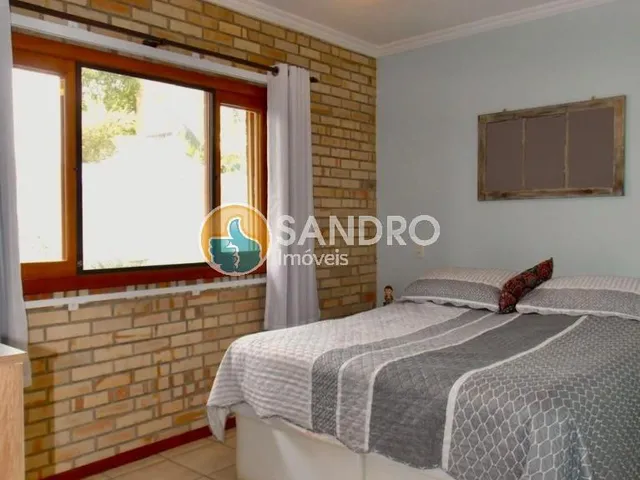 Imagem 10: Ampla casa de esquina a venda - com piscina e mezanino