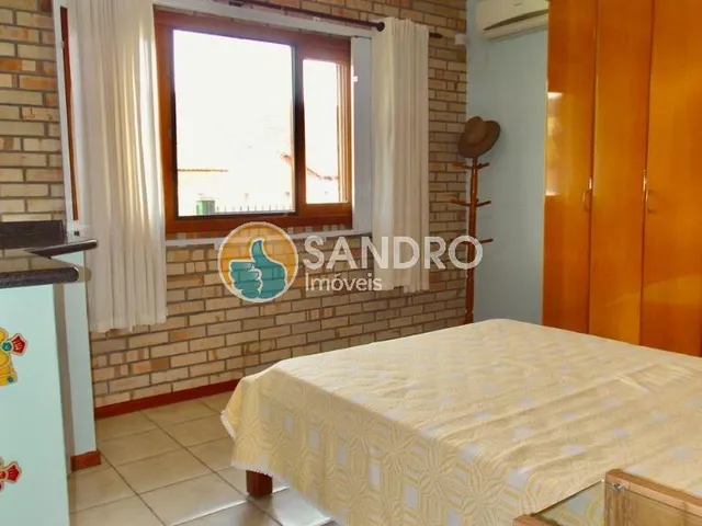 Imagem 13: Ampla casa de esquina a venda - com piscina e mezanino